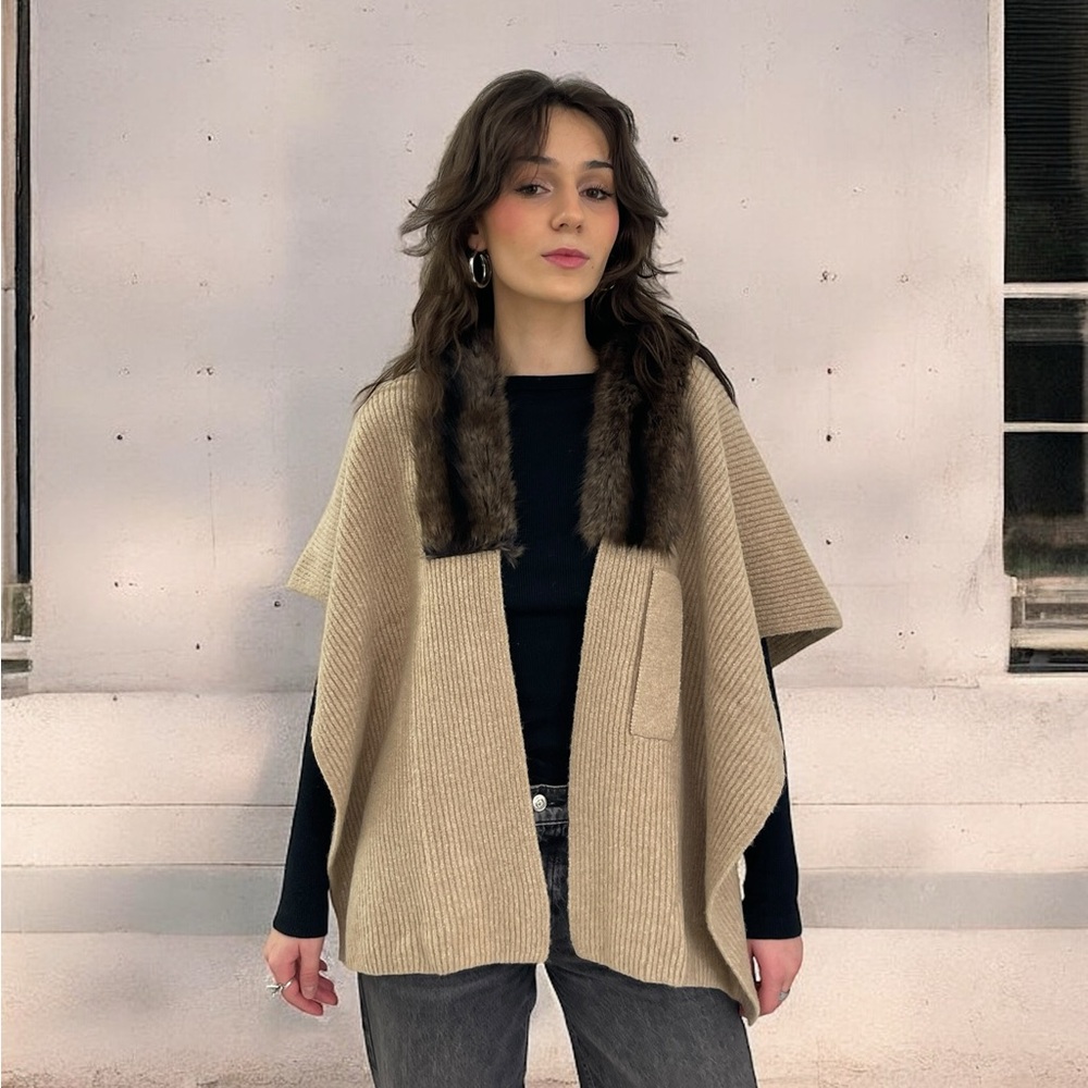 Chic Tan Knit Wrap with Faux Fur Trim NWT - Picture 5 of 8